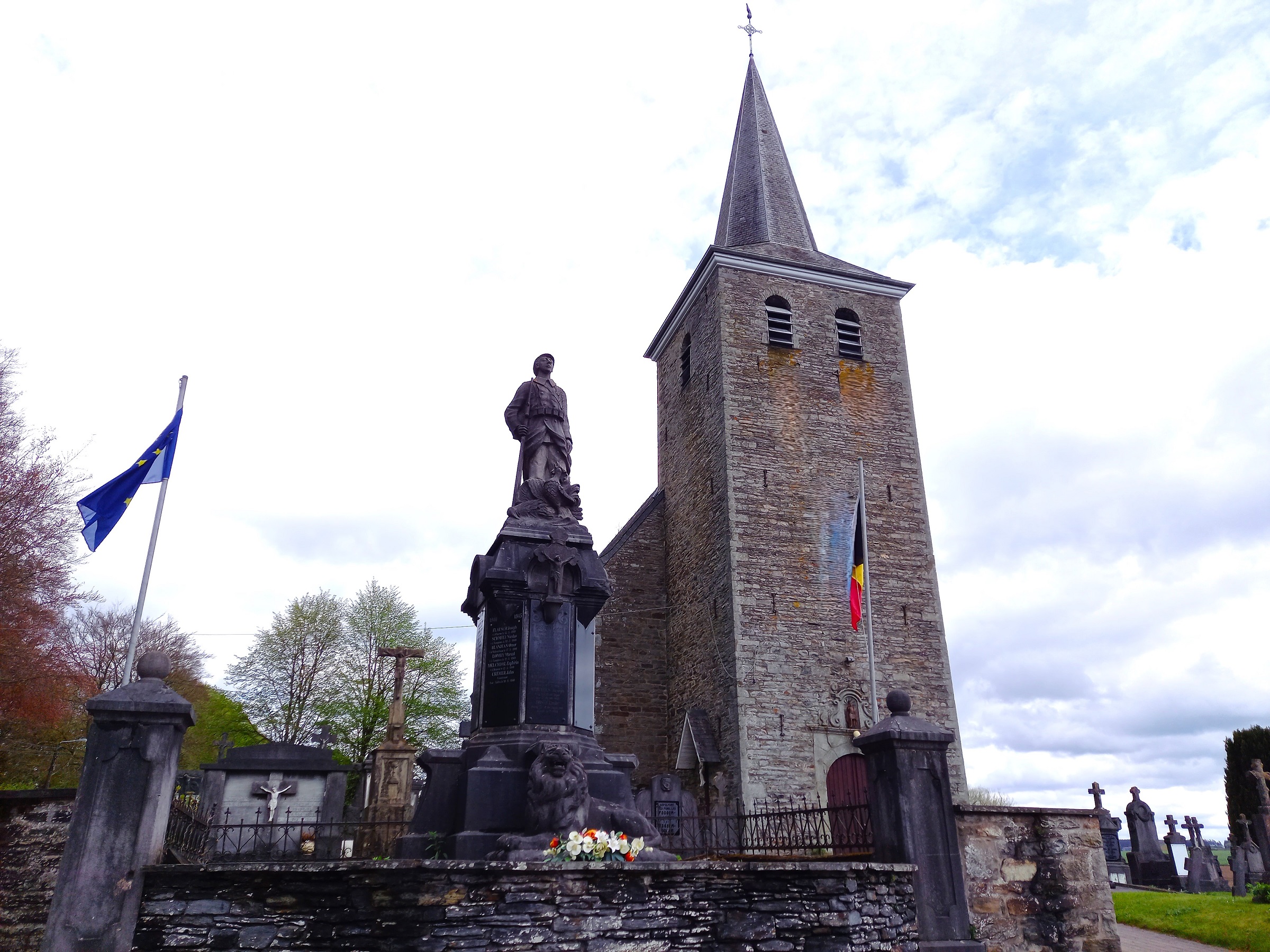 Eglise Saint-Aubin et son vieux cimetière